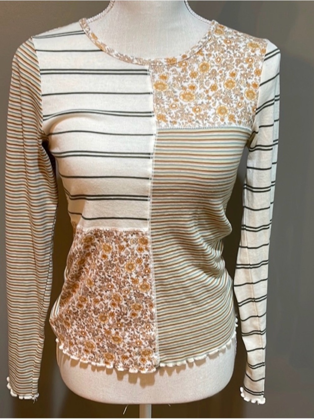 American Eagle Woman’s Md Cream/Floral Patchwork Long-Sleeve Top Like New